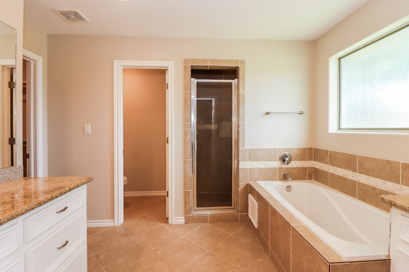 2,420/Mo, 2903 Oak Pointe Blvd Missouri City, TX 77459 Main Bathroom View