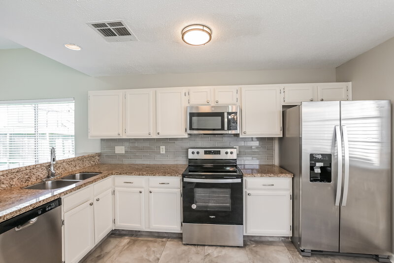 1,935/Mo, 8615 Pine Falls Dr Houston, TX 77095 Kitchen View 2