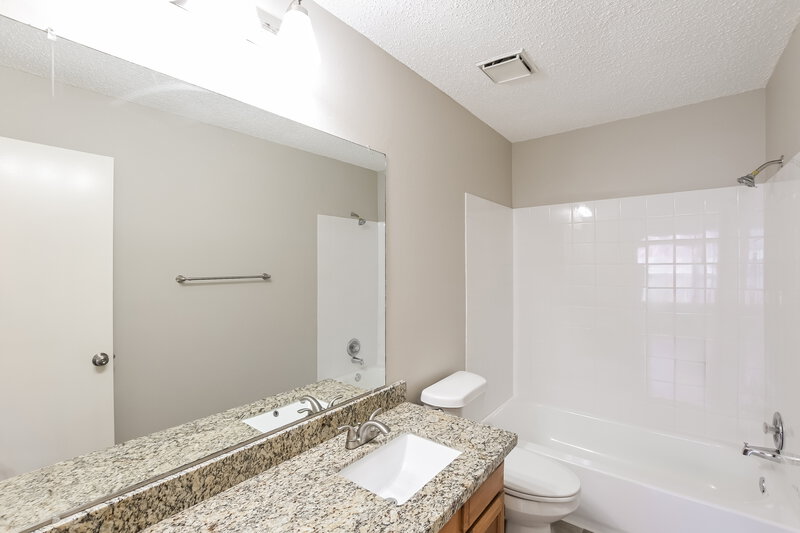 1,935/Mo, 8615 Pine Falls Dr Houston, TX 77095 Bathroom View