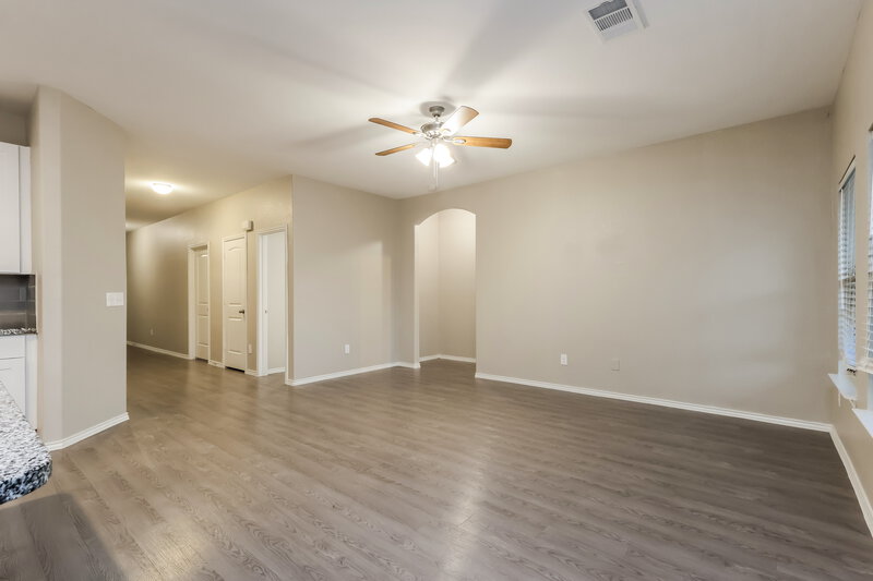 2,270/Mo, 209 Stalwart Hill Trl Magnolia, TX 77354 Living Room View 2
