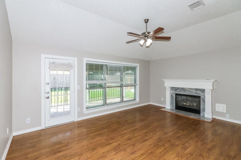 2,100/Mo, 19019 Oakway Dr Humble, TX 77346 Living Room View