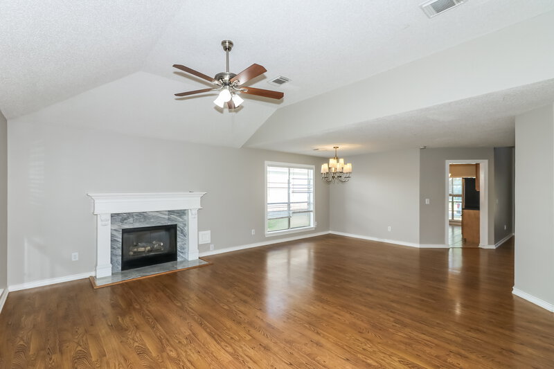 2,100/Mo, 19019 Oakway Dr Humble, TX 77346 Living Room View 2