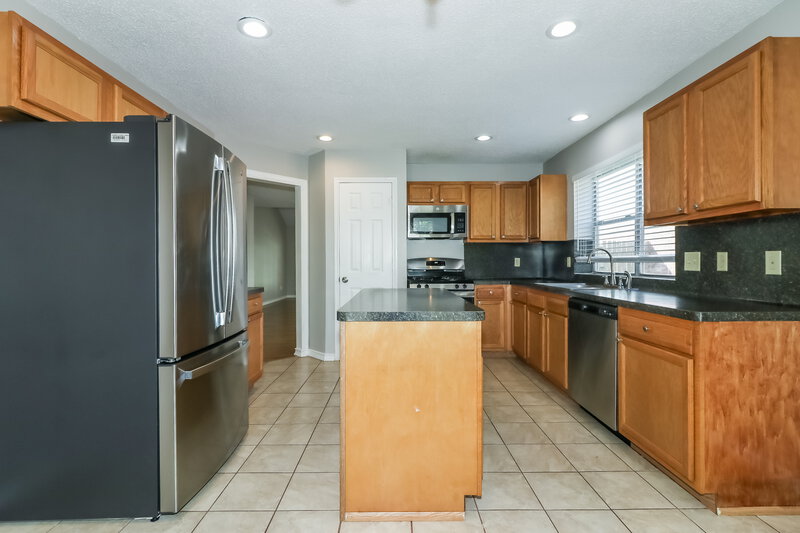 2,100/Mo, 19019 Oakway Dr Humble, TX 77346 Kitchen View 2