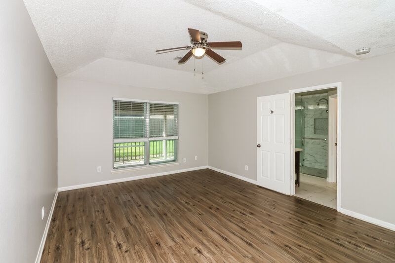 2,100/Mo, 19019 Oakway Dr Humble, TX 77346 Main Bedroom View 2