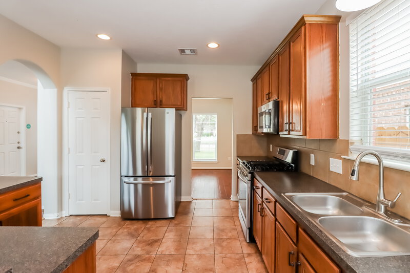2,270/Mo, 4807 Chase Stone Dr Bacliff, TX 77518 Kitchen View