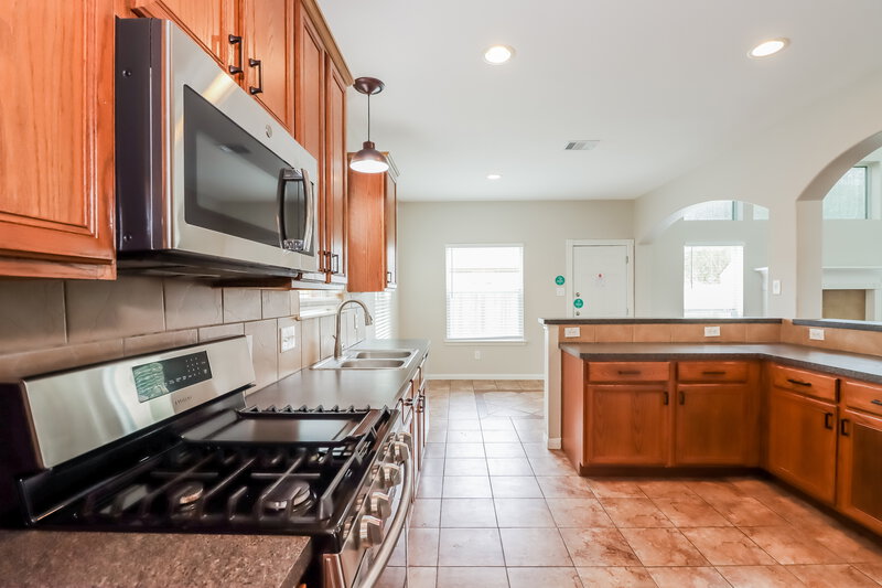 2,270/Mo, 4807 Chase Stone Dr Bacliff, TX 77518 Kitchen View 2