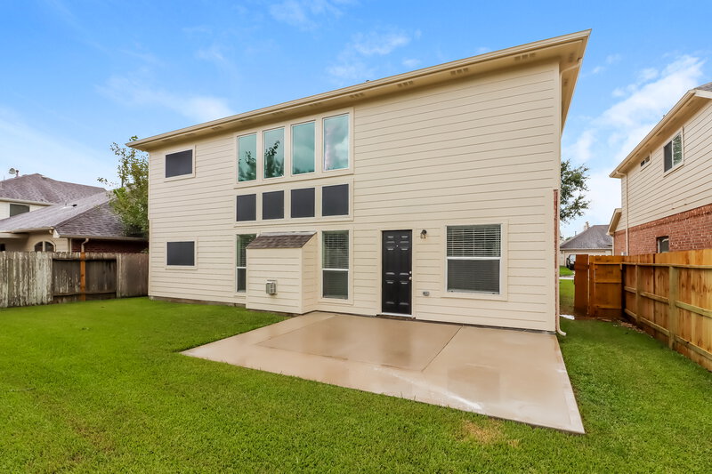 2,270/Mo, 4807 Chase Stone Dr Bacliff, TX 77518 Rear View