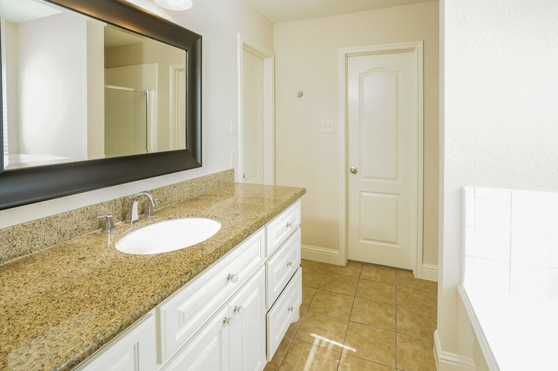 3,250/Mo, 29526 Legends Stone Dr Spring, TX 77386 Main Bathroom View