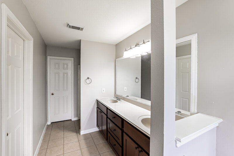 1,905/Mo, 22711 Bridgewater Dr Spring, TX 77373 Main Bathroom View 2