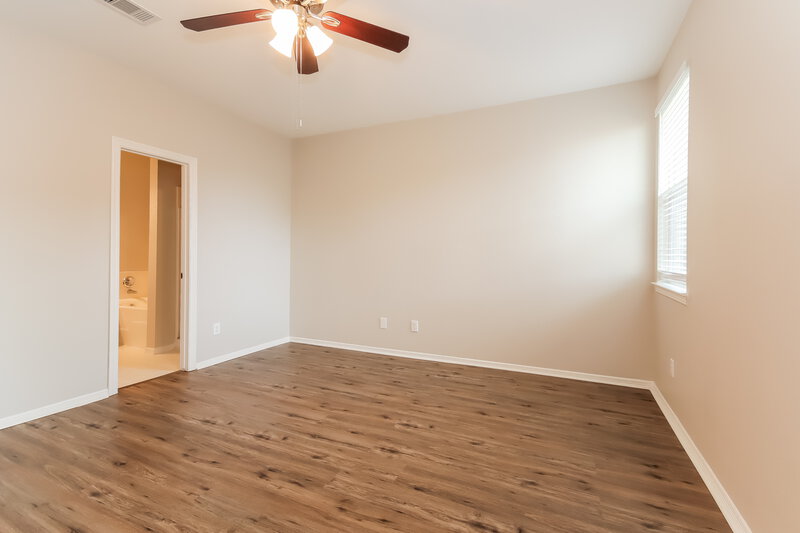 2,175/Mo, 32103 Sue Ln Pinehurst, TX 77362 Main Bedroom View