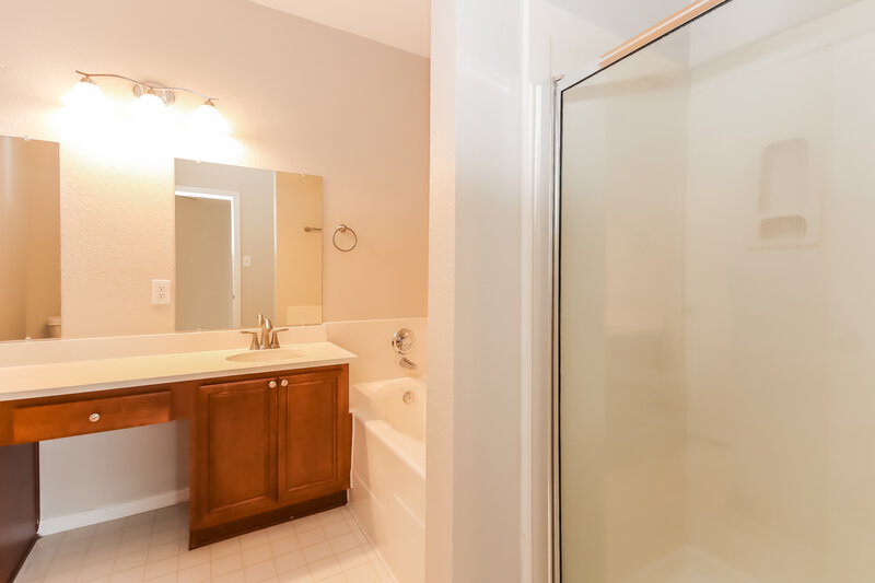 2,175/Mo, 32103 Sue Ln Pinehurst, TX 77362 Main Bathroom View