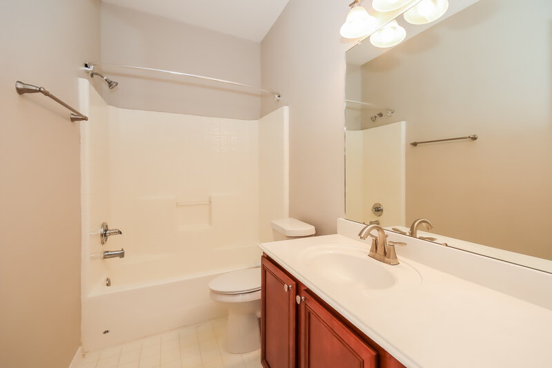 2,175/Mo, 32103 Sue Ln Pinehurst, TX 77362 Bathroom View