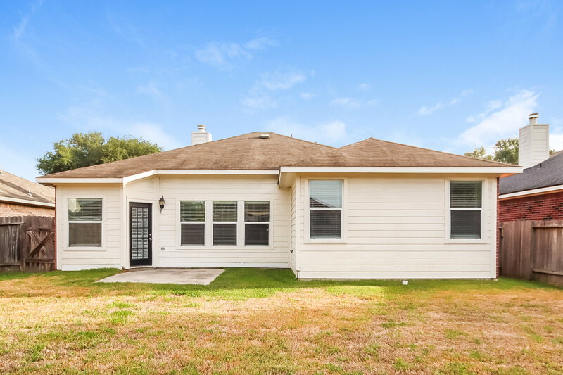 2,175/Mo, 32103 Sue Ln Pinehurst, TX 77362 Rear View