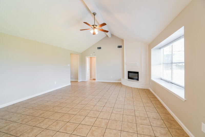 2,080/Mo, 1001 Landing Blvd League City, TX 77573 Living Room View