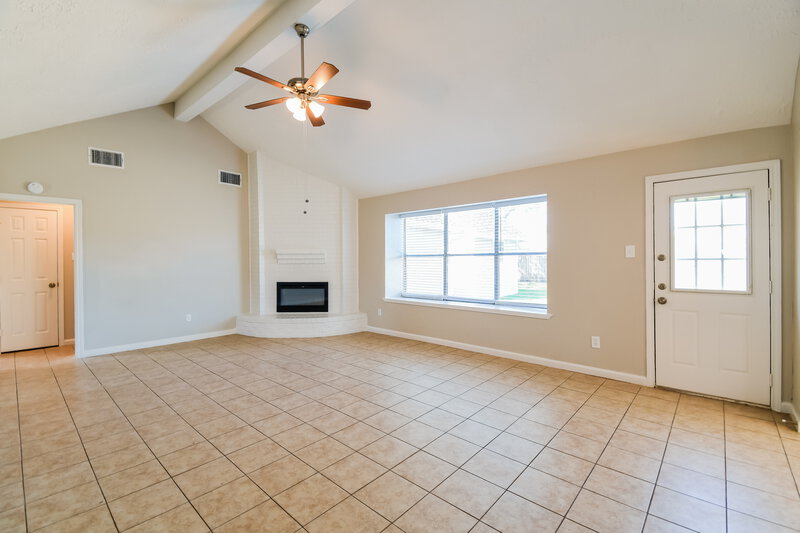2,080/Mo, 1001 Landing Blvd League City, TX 77573 Living Room View 2