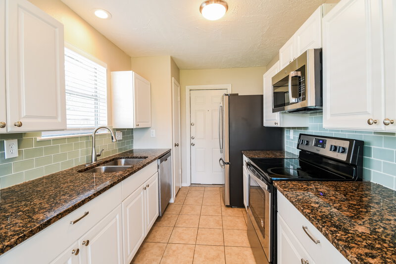 2,080/Mo, 1001 Landing Blvd League City, TX 77573 Kitchen View