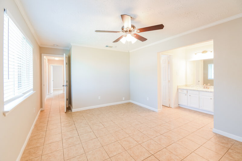 2,080/Mo, 1001 Landing Blvd League City, TX 77573 Main Bedroom View 4