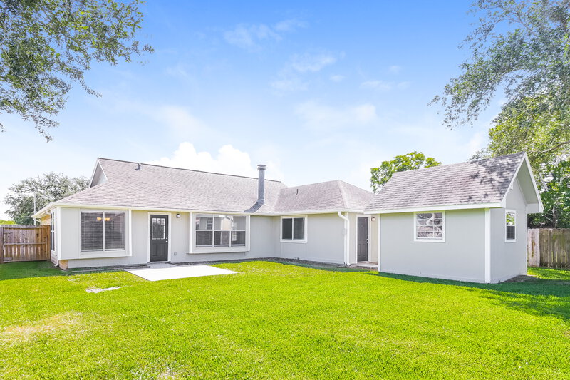 2,080/Mo, 1001 Landing Blvd League City, TX 77573 Rear View