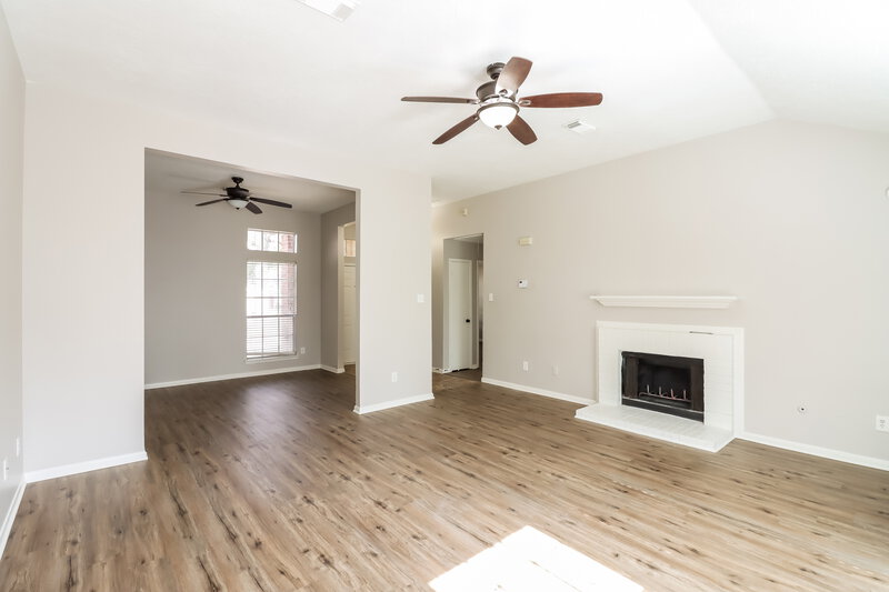 2,400/Mo, 2015 Marot Dr Katy, TX 77493 Family Room View