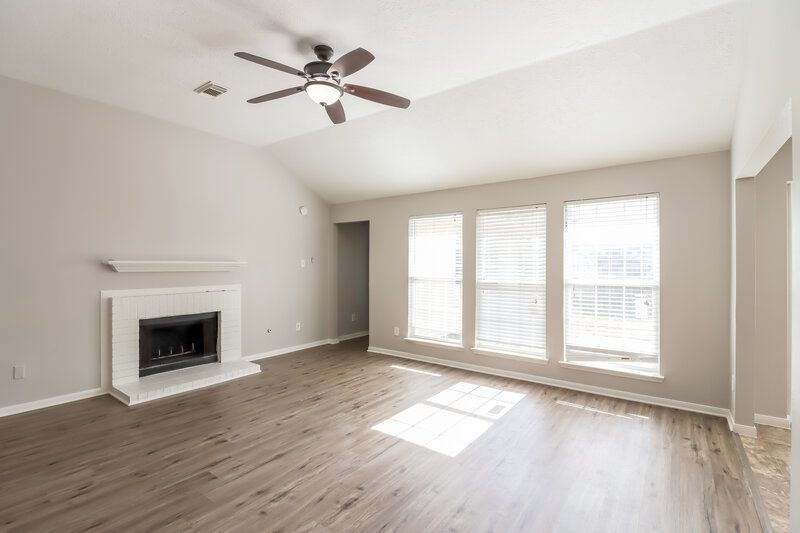 2,400/Mo, 2015 Marot Dr Katy, TX 77493 Family Room View 2