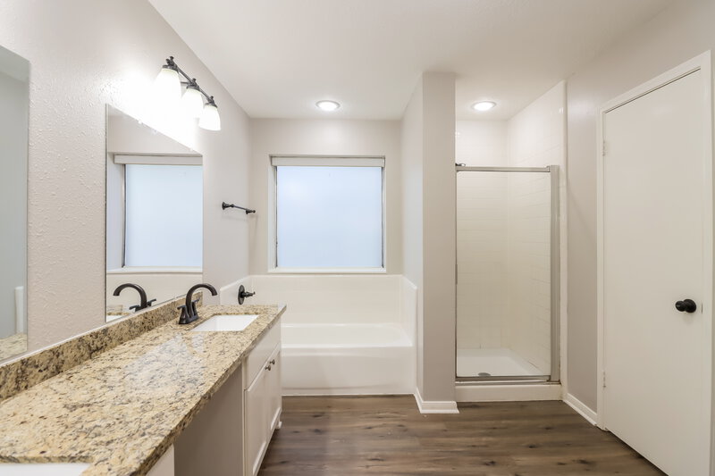 2,400/Mo, 2015 Marot Dr Katy, TX 77493 Main Bathroom View