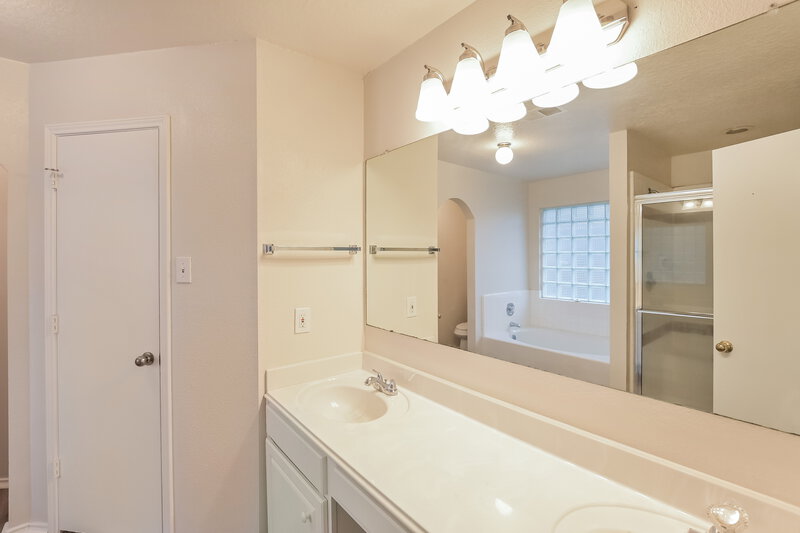 2,285/Mo, 1310 Coppercrest Dr Spring, TX 77386 Main Bathroom View