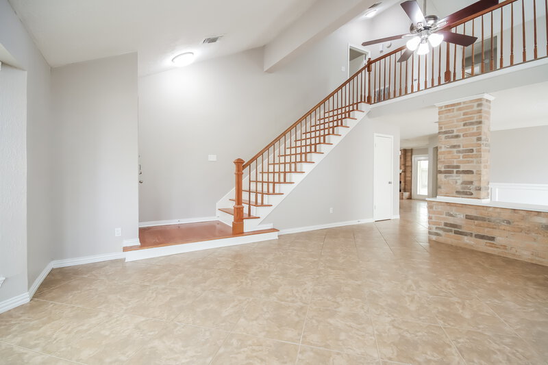 2,175/Mo, 1715 Windy Knoll Dr Houston, TX 77084 Living Room View 2