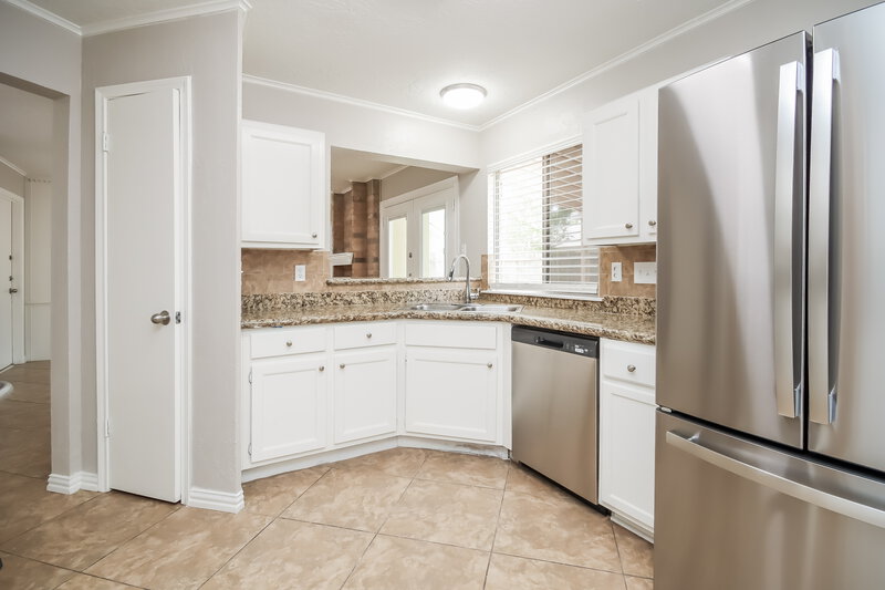 2,175/Mo, 1715 Windy Knoll Dr Houston, TX 77084 Kitchen View