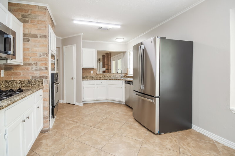 2,175/Mo, 1715 Windy Knoll Dr Houston, TX 77084 Kitchen View 2