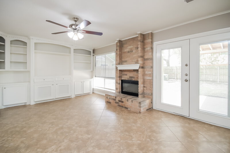 2,175/Mo, 1715 Windy Knoll Dr Houston, TX 77084 Family Room View 2