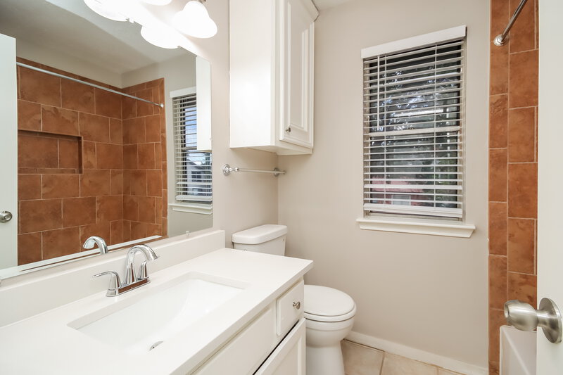 2,175/Mo, 1715 Windy Knoll Dr Houston, TX 77084 Bathroom View