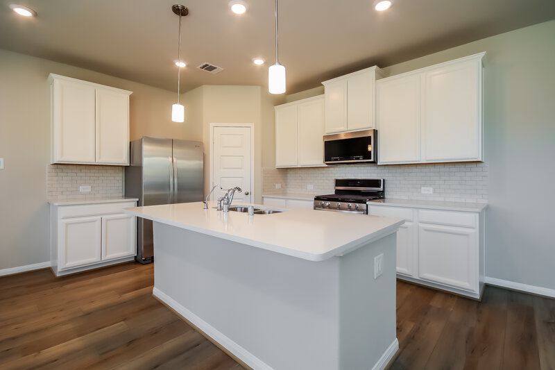 2,095/Mo, 7068 Silverleaf Oak Street Conroe, TX 77304 Kitchen View 2