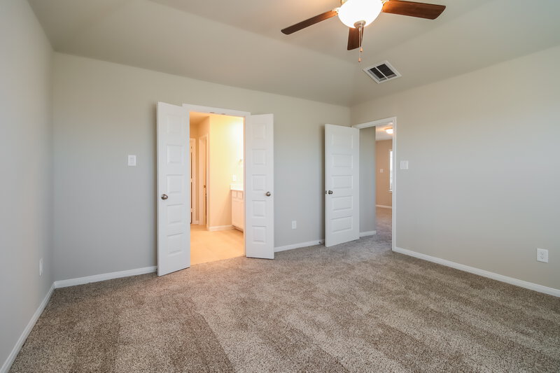 2,095/Mo, 7068 Silverleaf Oak Street Conroe, TX 77304 Main Bedroom View 2