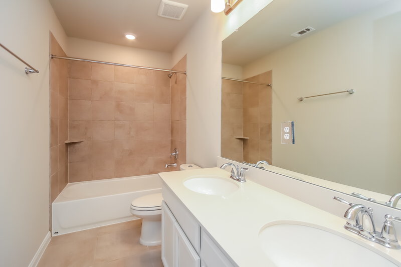 2,095/Mo, 7068 Silverleaf Oak Street Conroe, TX 77304 Bathroom View