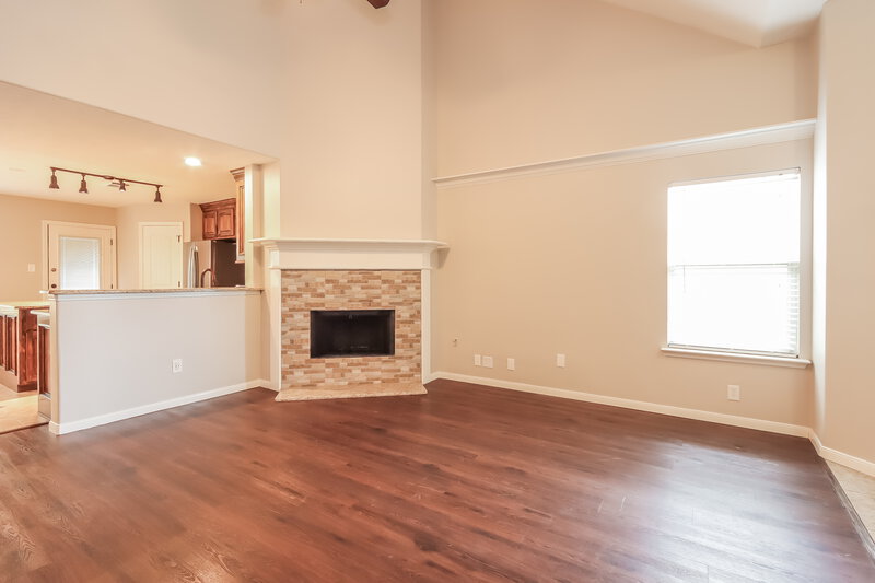 2,200/Mo, 18421 Sunrise Pines Dr Montgomery, TX 77316 Living Room View 2