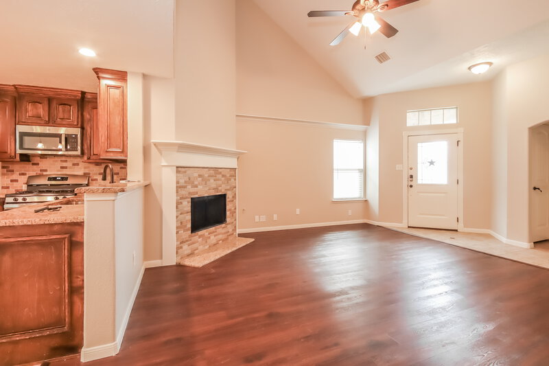 2,200/Mo, 18421 Sunrise Pines Dr Montgomery, TX 77316 Living Room View 3