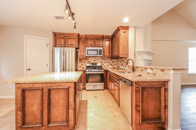 2,200/Mo, 18421 Sunrise Pines Dr Montgomery, TX 77316 Kitchen View