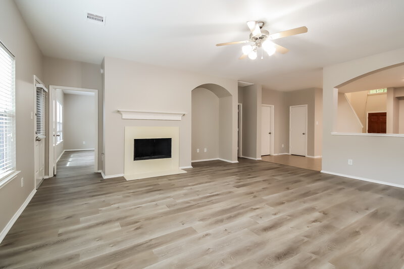 2,380/Mo, 4902 Summer Rain Dr Conroe, TX 77303 Living Room View 2