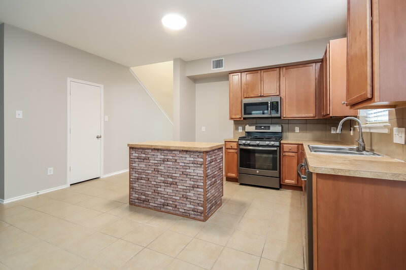 2,380/Mo, 4902 Summer Rain Dr Conroe, TX 77303 Kitchen View