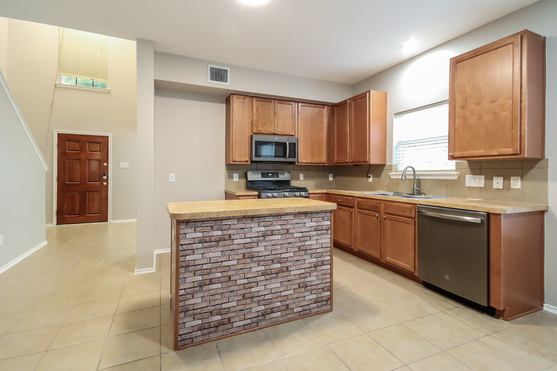 2,380/Mo, 4902 Summer Rain Dr Conroe, TX 77303 Kitchen View 2