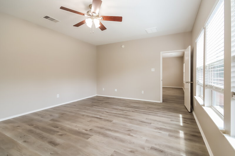 2,380/Mo, 4902 Summer Rain Dr Conroe, TX 77303 Main Bedroom View 2