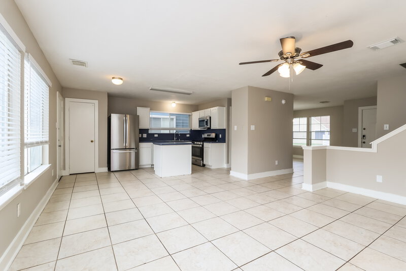 1,920/Mo, 10202 Farrell Dr Houston, TX 77070 Dining Room View 3