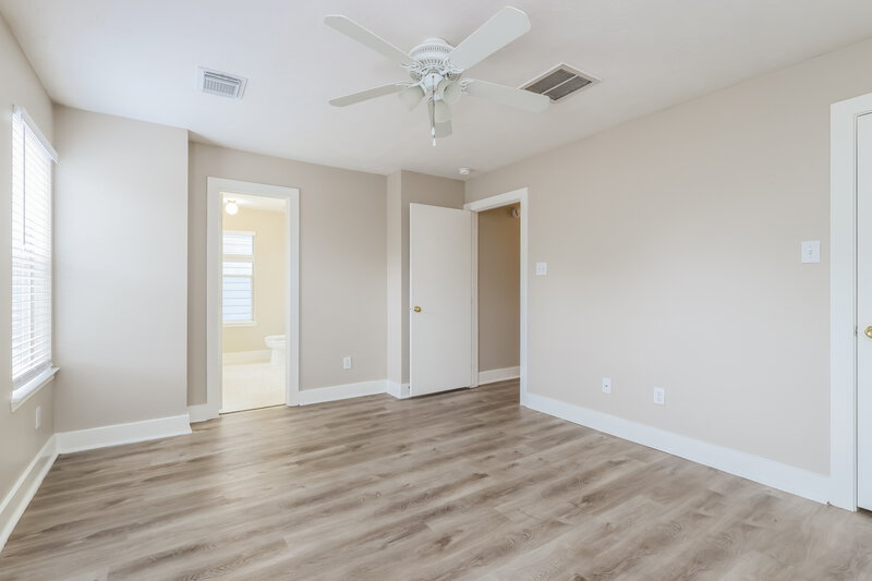 1,920/Mo, 10202 Farrell Dr Houston, TX 77070 Main Bedroom View 2