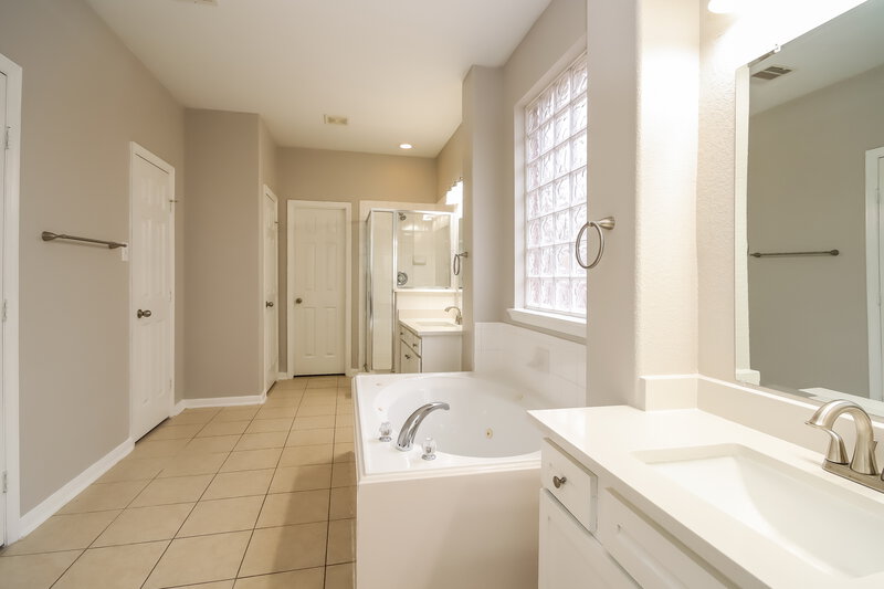 2,290/Mo, 2014 Preston Park Rosenberg, TX 77471 Main Bathroom View 2