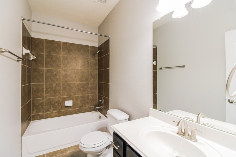 0/Mo, 2634 Key West Dr Katy, TX 77493 Bathroom View