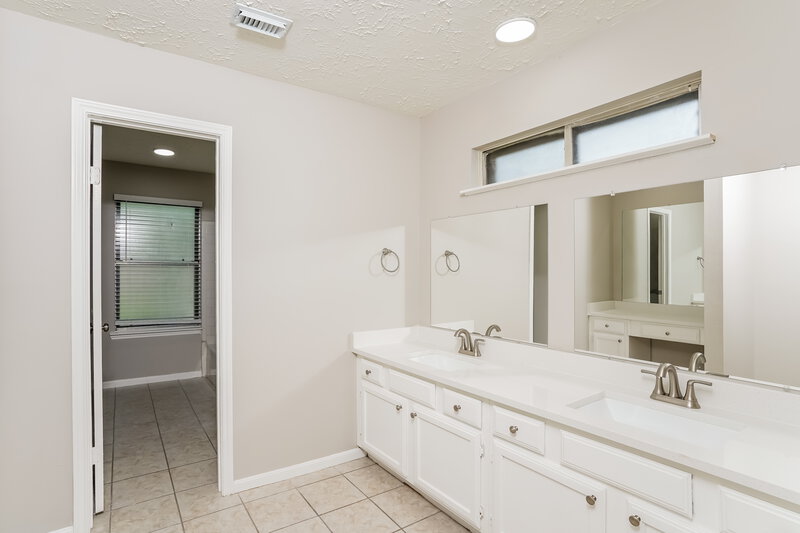 2,980/Mo, 8510 Quail Crest Dr Missouri City, TX 77489 Main Bathroom View