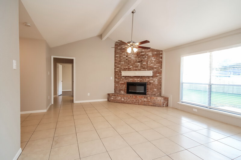 1,960/Mo, 3603 Misty Ln Pearland, TX 77581 Living Room View