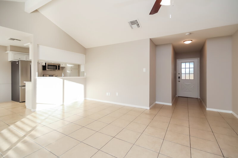 1,960/Mo, 3603 Misty Ln Pearland, TX 77581 Living Room View 2