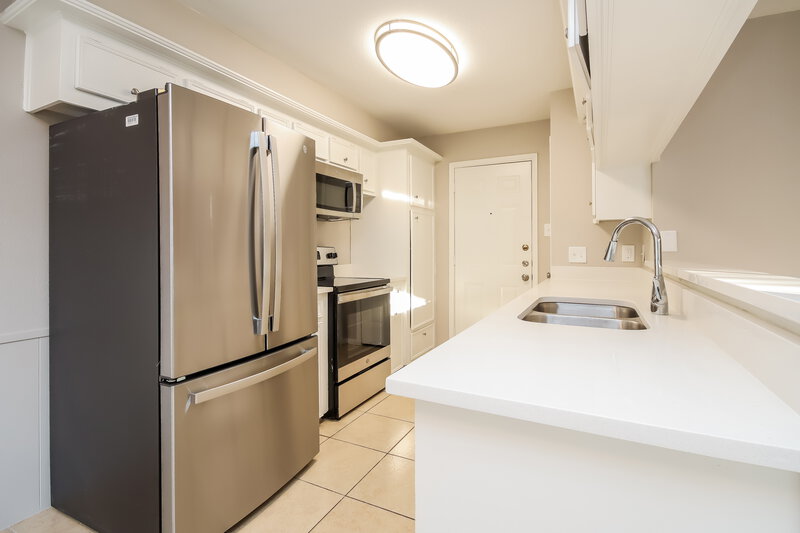 1,960/Mo, 3603 Misty Ln Pearland, TX 77581 Kitchen View 2