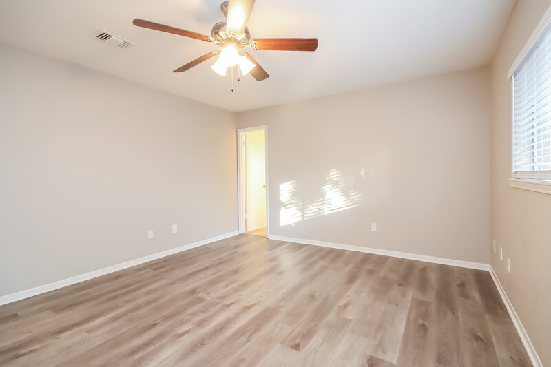 1,960/Mo, 3603 Misty Ln Pearland, TX 77581 Main Bedroom View